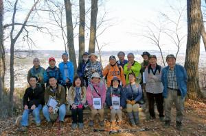 �ԑ��̖{�ȗւŋL�O�B�e